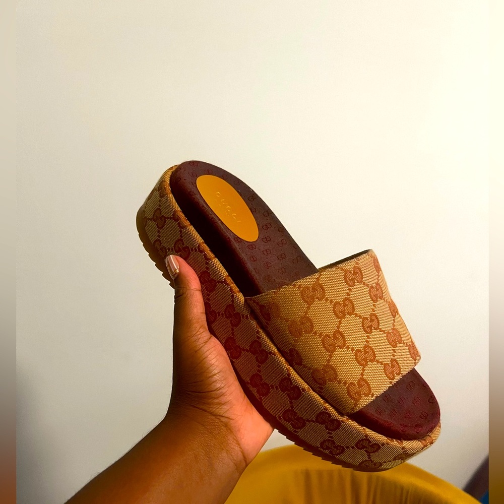 39 GUCCI PLATFORM SANDALS